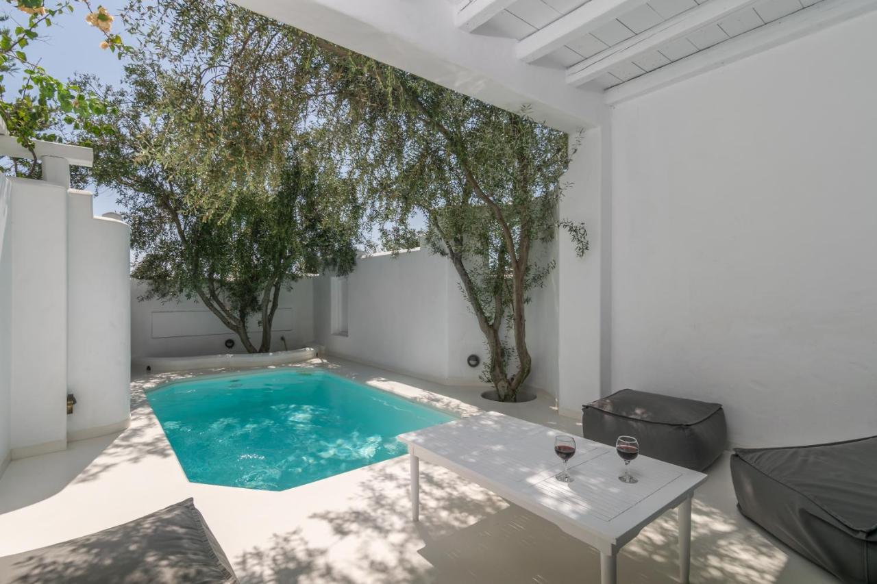 Thalassitra Private Pool Suites Adamantas Exterior photo