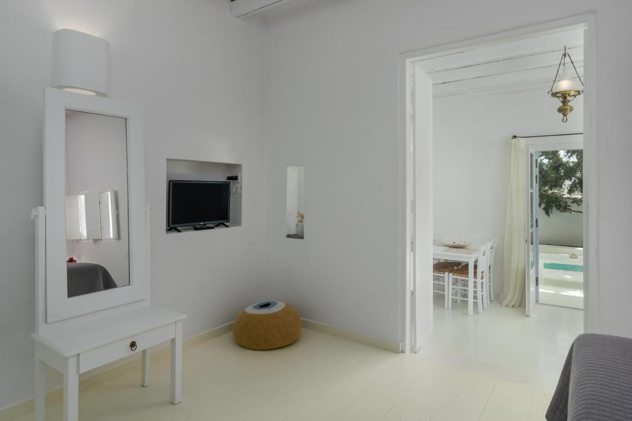 Thalassitra Private Pool Suites Adamantas Exterior photo