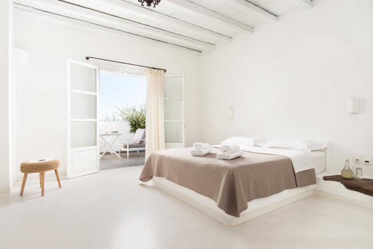 Thalassitra Private Pool Suites Adamantas Exterior photo