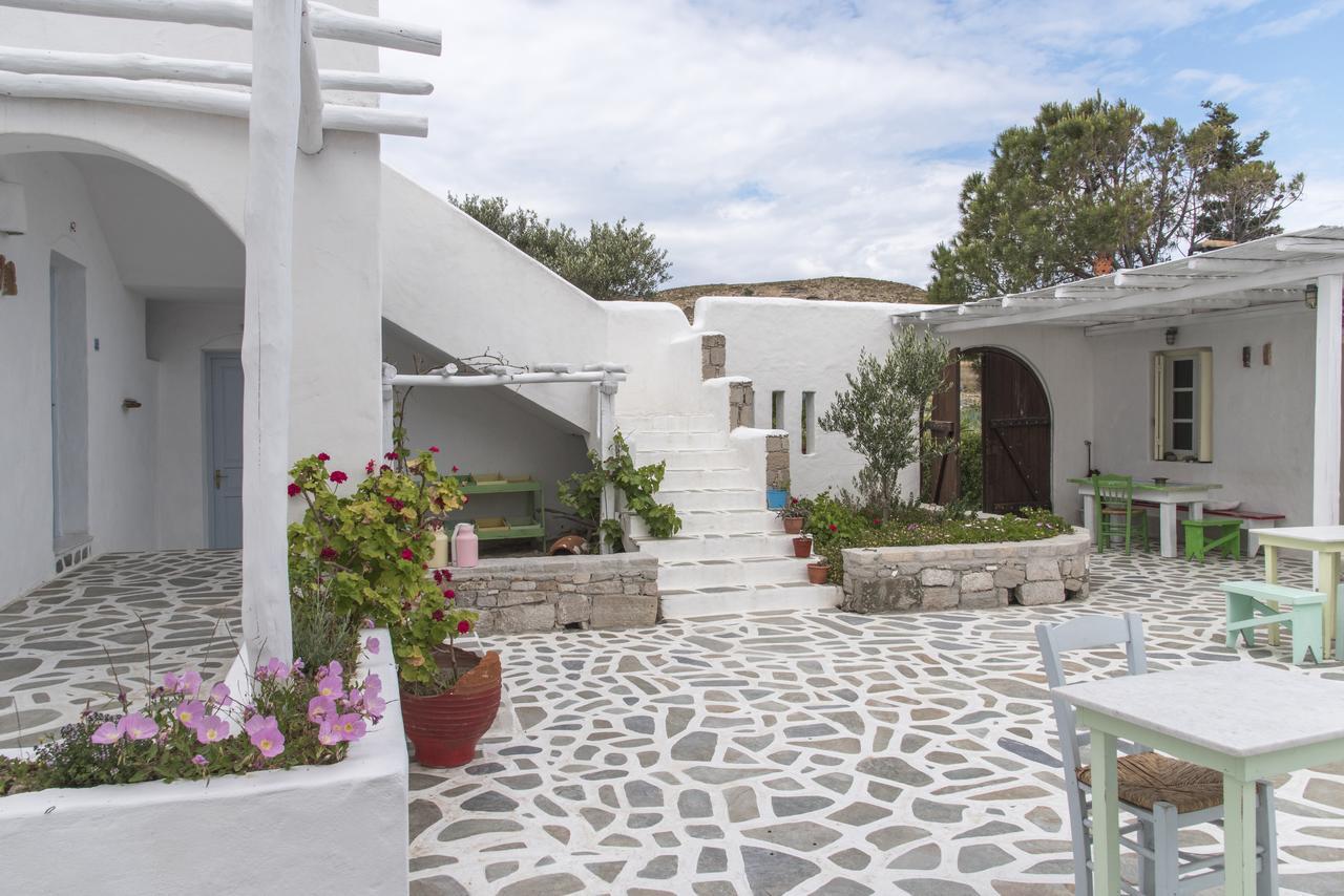 Thalassitra Private Pool Suites Adamantas Exterior photo