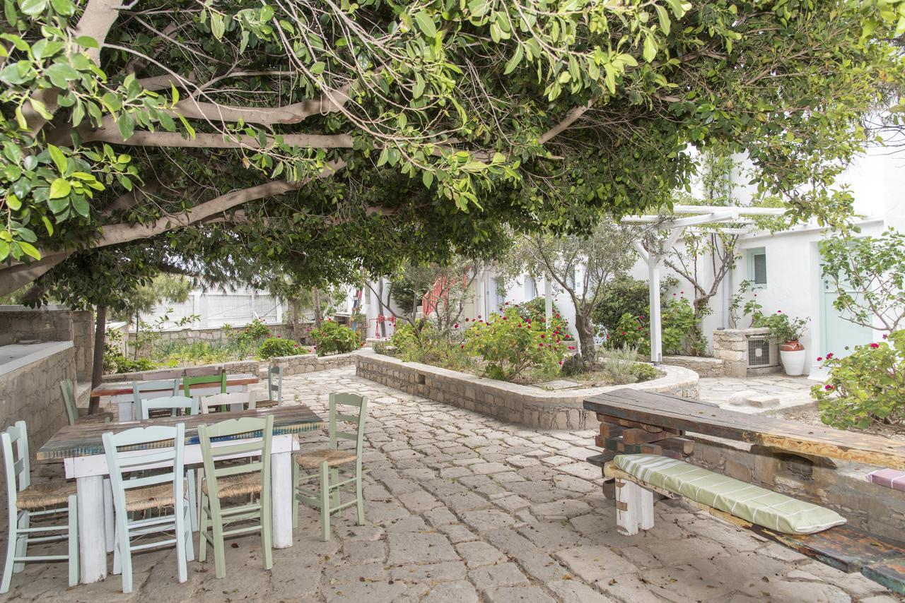 Thalassitra Private Pool Suites Adamantas Exterior photo