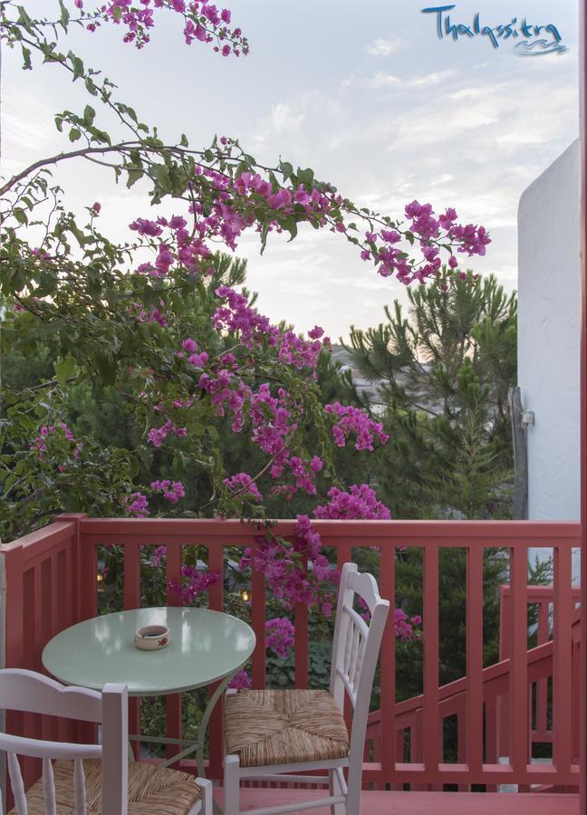 Thalassitra Private Pool Suites Adamantas Exterior photo